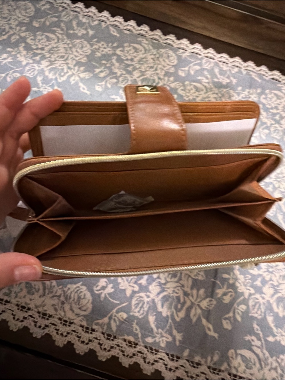 Time & Tru Ainsley Bulk Wallet - Cream Floral Design NWT - Picture 8 of 12